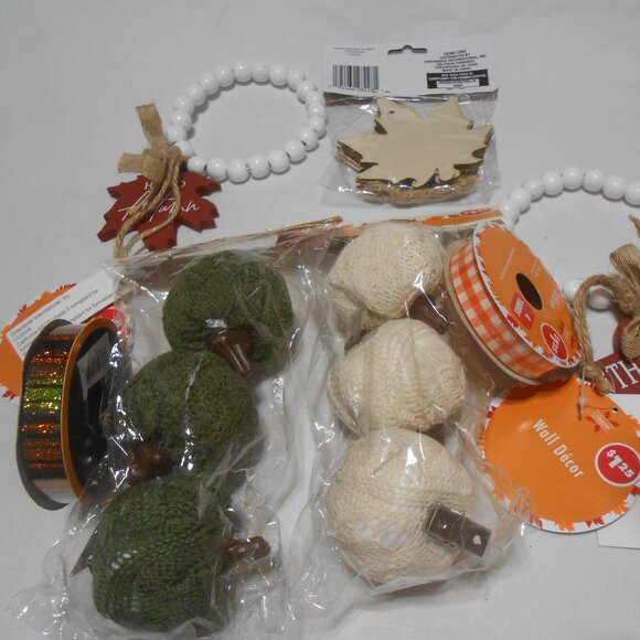 NEW LOT FALL HALLOWEEN THANKSGIVING THEMED ITEMS PUMPKINS CRAFT SWEATER CLIPS π - Picture 9 of 9